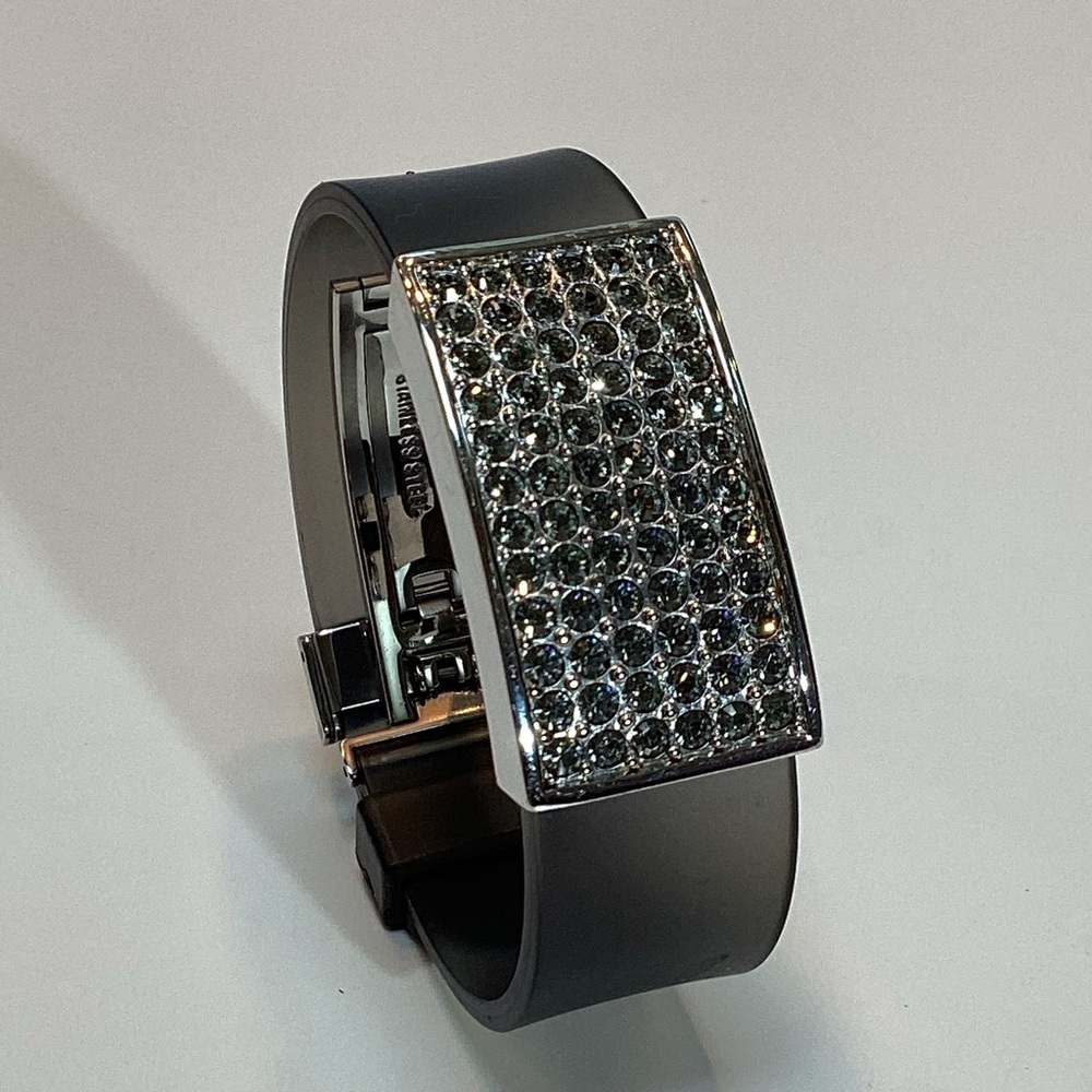 Swarovski, 72 crystals sparkle on rubberized bracelet band,stainless steel clasp - Picture 4 of 14